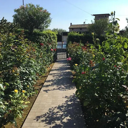 Casa vacanze Two Family - Large Garden, View, Shared Pool *